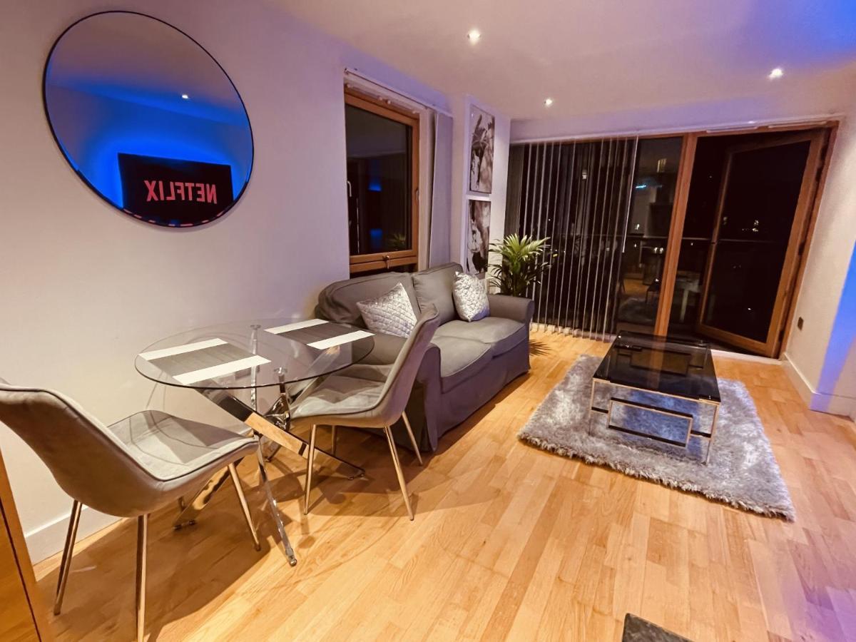 Deluxe Riverside Free Parking No Balcony Leeds (West Yorkshire)