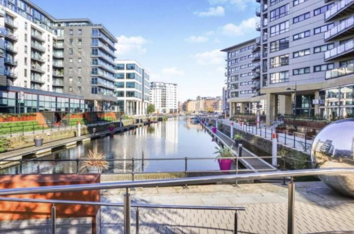 Deluxe Riverside Free Parking No Balcony Leeds (West Yorkshire)