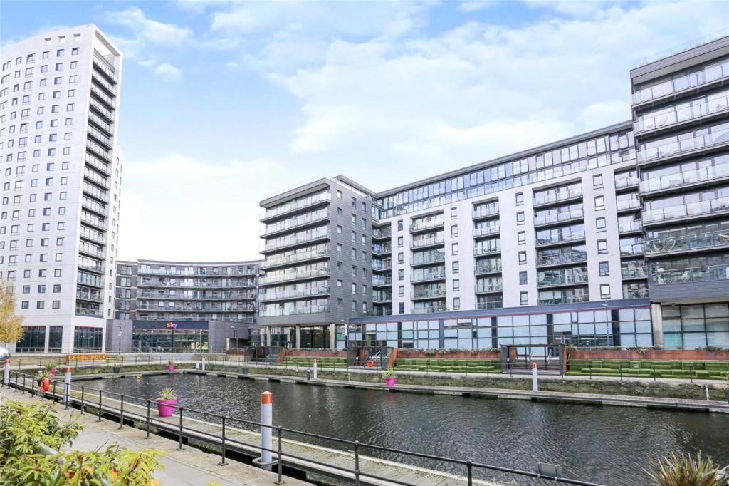 Deluxe Riverside Free Parking No Balcony * Leeds (West Yorkshire)