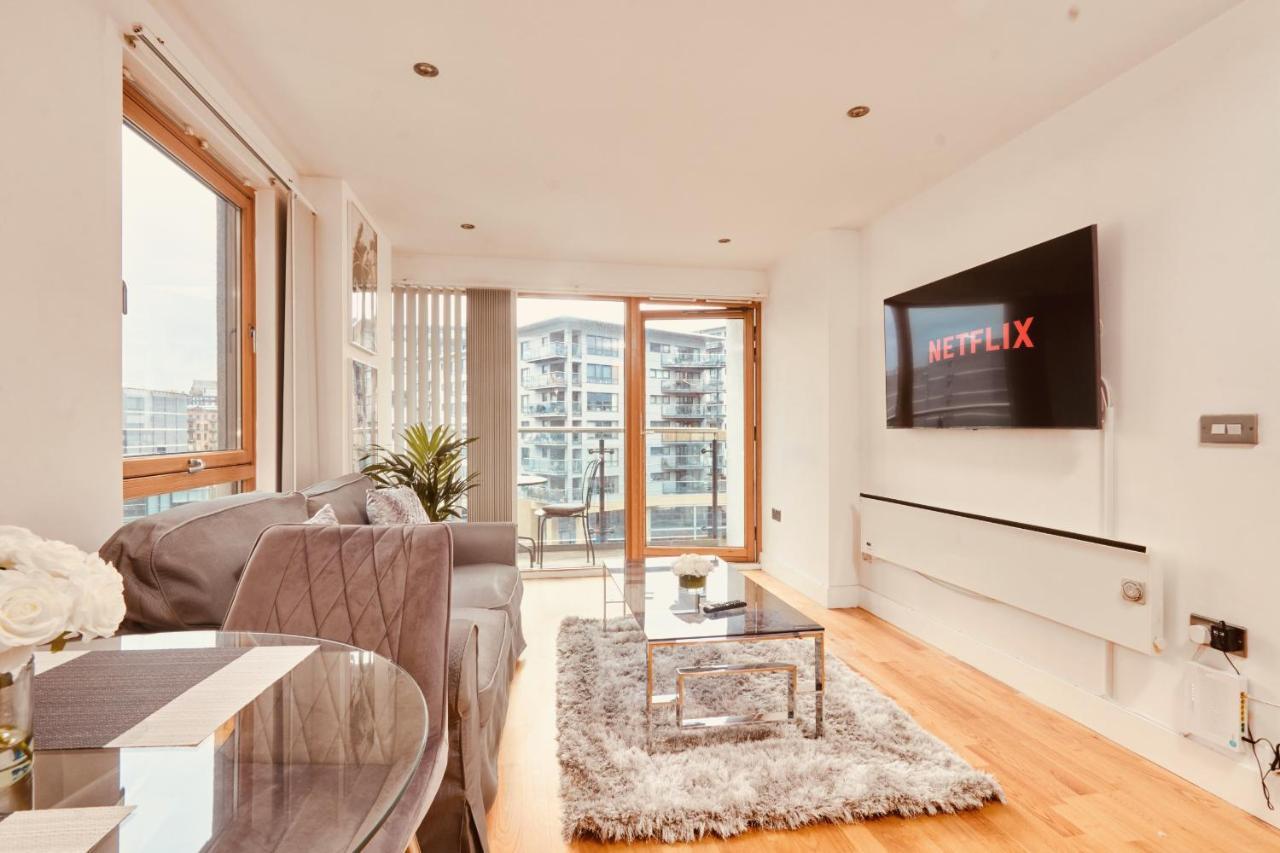 Deluxe Riverside Free Parking No Balcony Apartment *