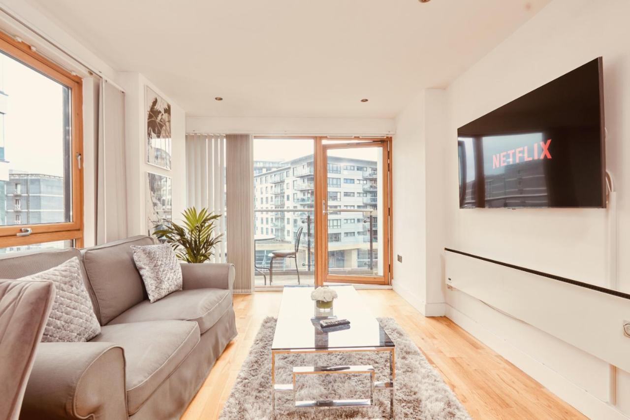 Deluxe Riverside Free Parking No Balcony Leeds (West Yorkshire)