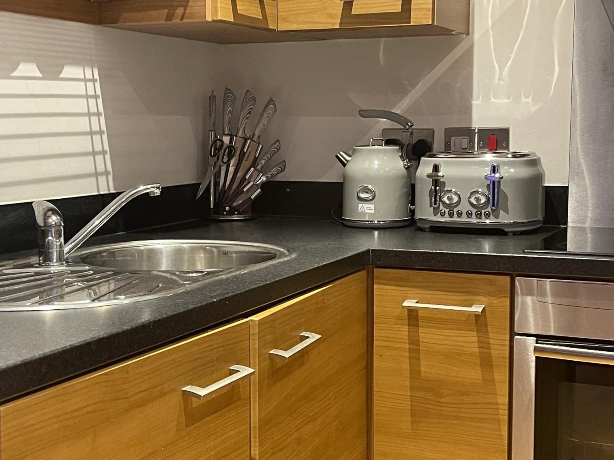 Apartment Deluxe Riverside Free Parking No Balcony Leeds (West Yorkshire)